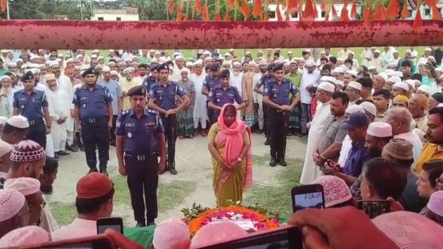 রাষ্ট্রীয় মর্যাদায় সাবেক সংসদ সদস্য মোশারেফ হোসেনের দাফন সম্পন্ন
