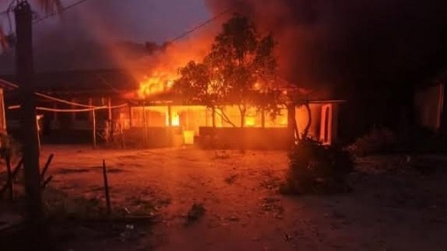 শিবির নেতা হত্যার ঘটনায় অভিযুক্তের বাড়িতে আগুন