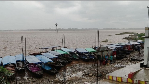 ঢলের পানিতে বসতঘর ভেঙে যুবক নিখোঁজ