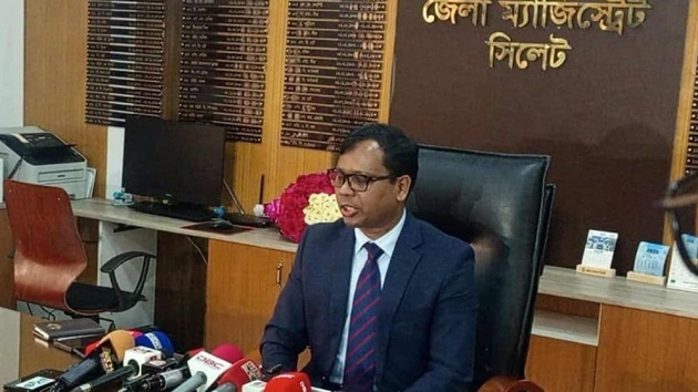 বিদায়বেলায় শাহজালাল (রহ.)-এর মাজারে ৫ লাখ টাকা দান করলেন ডিসি সারওয়ার