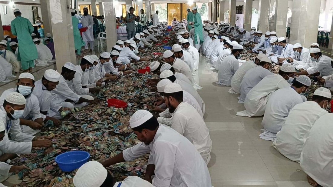 পাগলা মসজিদের ১৩ দানবাক্সে মিললো ৪৩ বস্তা টাকা