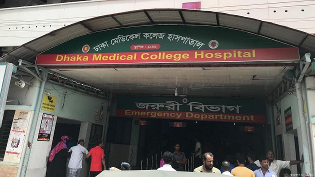 ঢামেকের জরুরি বিভাগে দুই গ্রুপের সংঘর্ষ, চিকিৎসাসেবা বন্ধ
