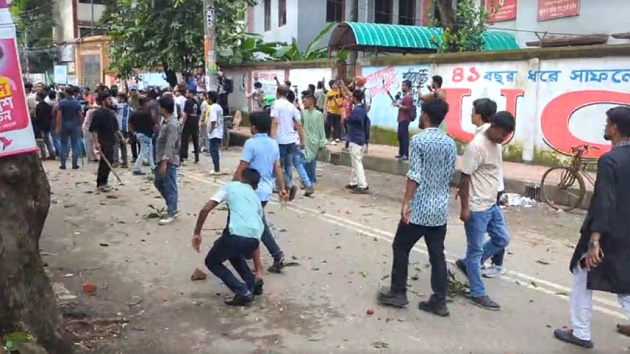 সংঘর্ষের পর হল ছাড়ল শিবির, ঢুকল ছাত্রদল