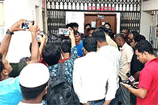নাটোরে চেম্বারে ঢুকে হোমিও চিকিৎসককে কুপিয়ে হত্যা