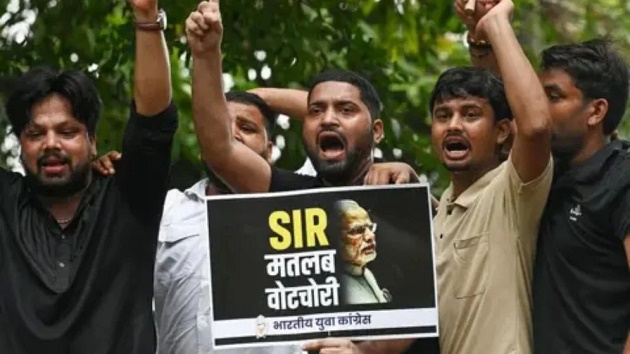 দীর্ঘ জনরোষে দিল্লিতে বিক্ষোভ