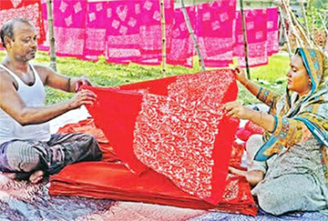 ঈদ সামনে রেখে কুমিল্লার ‘বাটিকপল্লি’তে বেড়েছে ব্যস্ততা