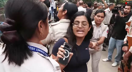 ভারতের সিইসির পদত্যাগের দাবিতে বিক্ষোভ